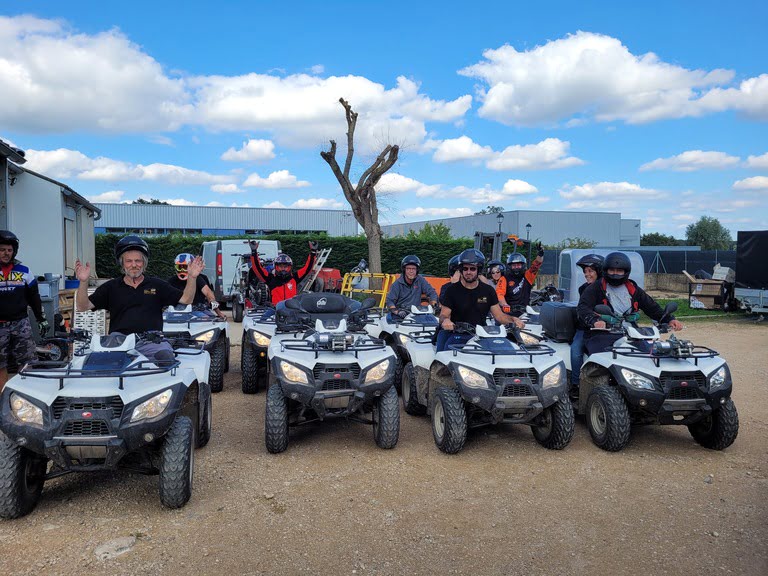 photo de l'équipe Siem Services lors d'une sortie en quad