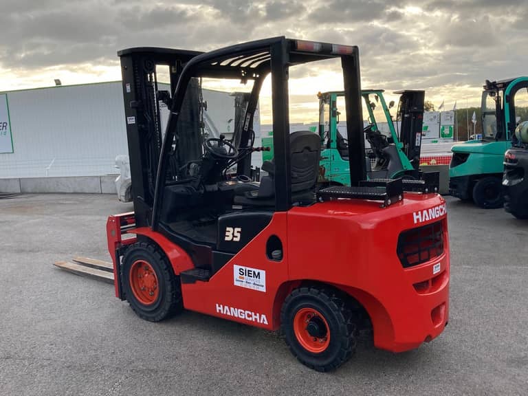 Photo d'un chariot élévateur frontal Hangcha après sa remise en état