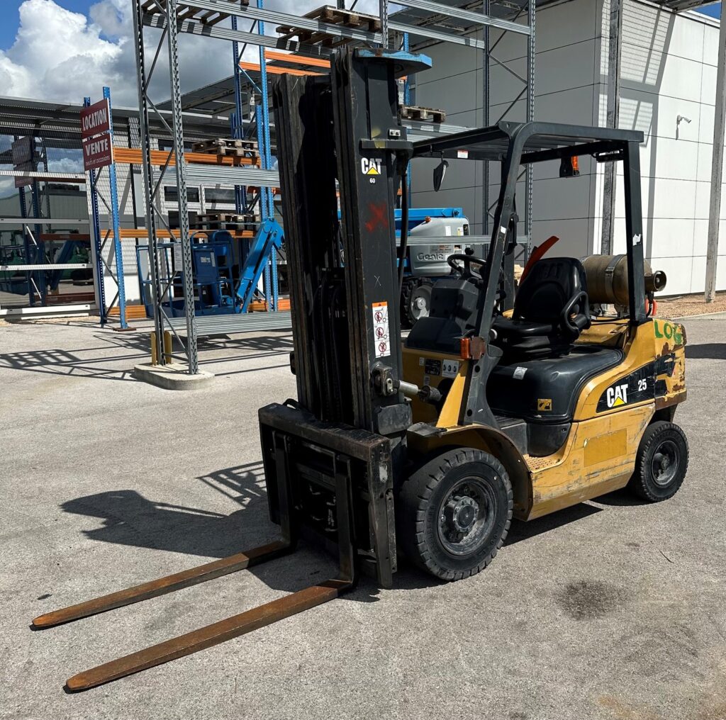 Chariot élévateur gaz Caterpillar GP25NTD