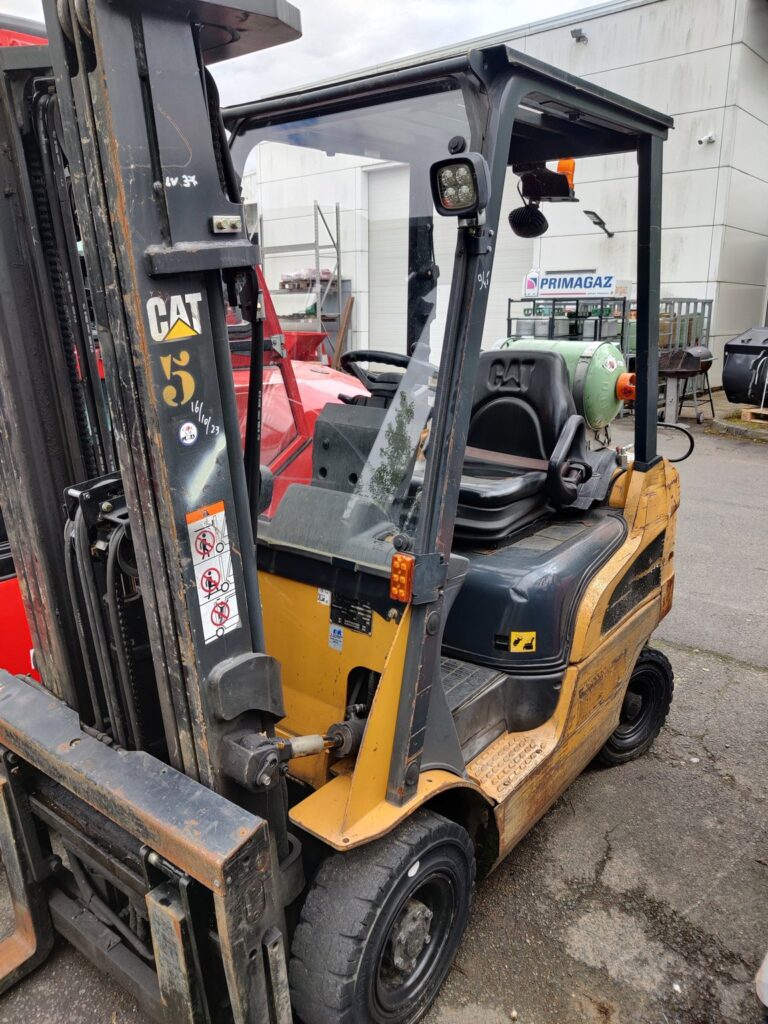 Chariot élévateur gaz Caterpillar GP18NT