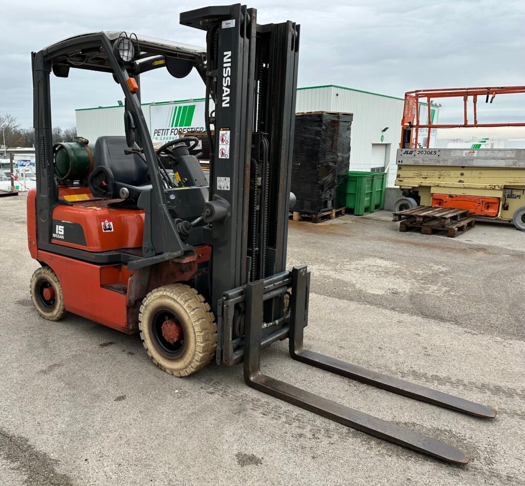 Chariot élévateur gaz UniCarriers DX15G