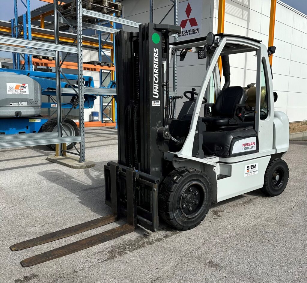 Chariot élévateur gaz UniCarriers DX 32G