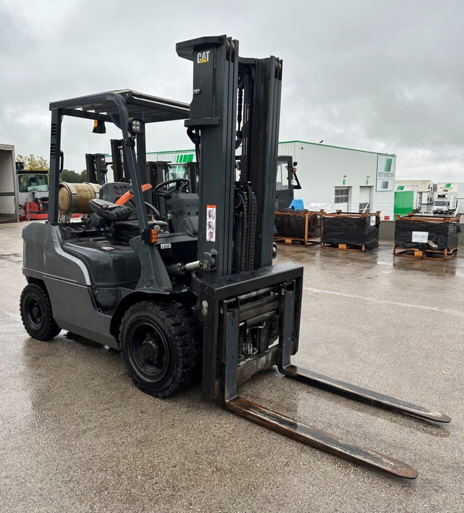 Chariot élévateur gaz Caterpillar GP30NTD